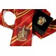 Pak een stropdas en een broche Gryffindor