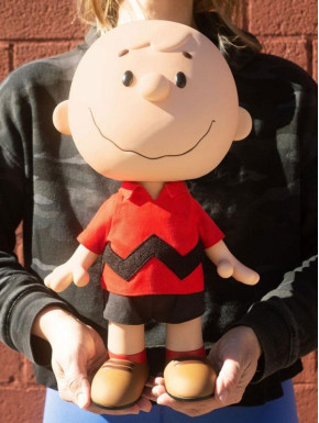 Figura Snoopy Charlie Brown Camiseta Roja