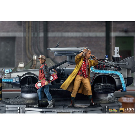 Figurine diorama Delorean Retour vers le futur II