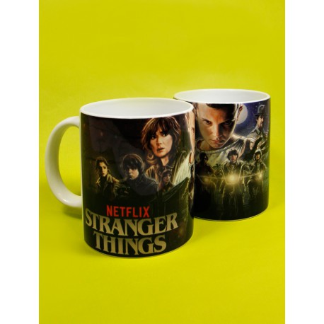 Caneca com personagens de Stranger Things