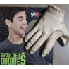 Shoulder Buddy Crawling Hand Accessory : une touche effrayante pour votre style