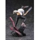 Figura de Chainsaw Man con pose dinámica en terreno rocoso.