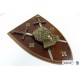 Panoplia con coraza y 2 espadas