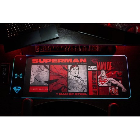 Tapete de rato com carregador e LED Superman da DC Comics