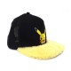Gorra de béisbol negra con visera amarilla y Pikachu guiñando