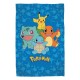 Manta azul con Pokémon iniciales Pikachu, Charmander, Squirtle y Bulbasaur