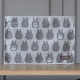 Serviette en tissu avec silhouette de Totoro en gris