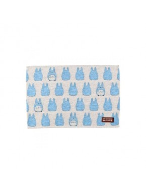 Servilleta de tela azul con siluetas de Totoro