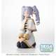 Estatua de Frieren con rizos lilas y atuendo blanco