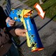 Lanzador NERF Fortnite azul y amarillo con dardos.