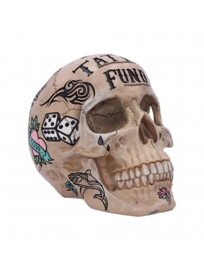 Cofrinho de resina em forma de caveira com tatuagens da Nemesis