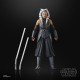 Figurine Ahsoka Tano Black Series avec sabres laser.