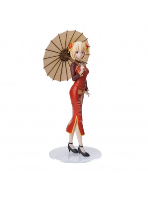 Estatua de Chisato Nishikigi en estilo chino con parasol.