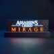 Lámpara LED Assassin's Creed Mirage sobre una mesa