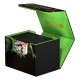 Caja de mazo Magic: The Gathering con ilustraciones verdes y rosas.