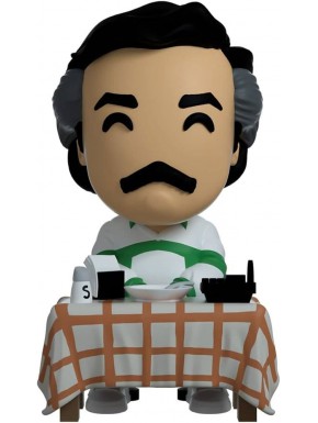 Figura coleccionable Narcos: Bored El Patron de 11,8 cm en mesa con mantel.