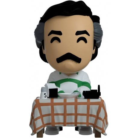 Figura colecionável Narcos: Bored El Patron de 11,8 cm na mesa com toalha.
