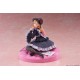 Figura de Marin Kitagawa em vestido preto com base rosa