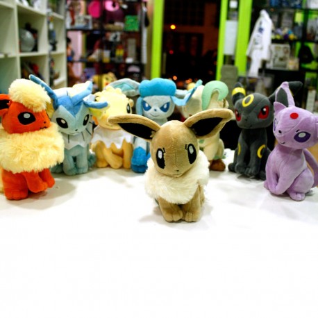 Peluche 15cm évolutions Eevee Pokemon