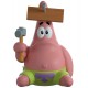 Figura de vinilo de Patrick con clavo en la cabeza