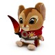 Peluche Magic the Gathering Mabel avec cape rouge et épée enflammée