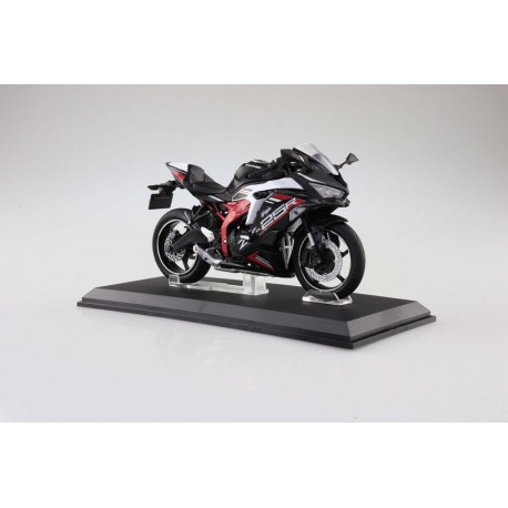 Estatua de Diecast Kawasaki Ninja ZX-25R en base de exposición