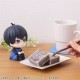 Estatua PVC de Yoichi Isagi de Blue Lock en posición sentada
