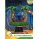 Diorama de Stitch en hamaca entre palmeras
