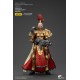 Figura articulada Sisters of Silence Warhammer con armadura dorada y capa roja