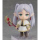 Figura Nendoroid de Frieren com bastão e livro.