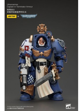 Figura de Warhammer 40k Ultramarines Captain en armadura azul y dorada.