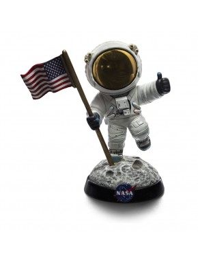Figura de PVC astronauta Apollo 11 com bandeira sobre base lunar