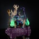 Figura de Skeletor con trono esquelético y llamas
