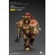 Figura Warhammer Legio Custodes Aquilon con armadura dorada y destructor.