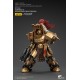 Figura Warhammer Legio Custodes Aquilon con armadura dorada y destructor.