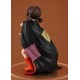 Estatua de PVC de Komekko de 15 cm con capa negra y botas naranjas.