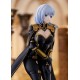 Figurine de Beta en PVC en tenue noire et dorée, 20 cm de hauteur.