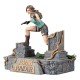 Estatua PVC Lara Croft Tomb Raider 24 cm sobre base de templo
