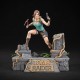 Estatua PVC Lara Croft Tomb Raider 24 cm sobre base de templo