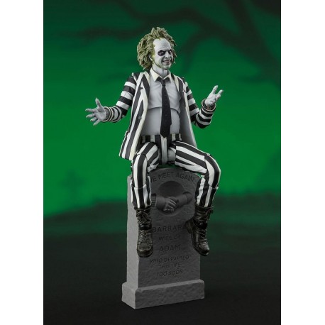 Figura articulada de Beetlejuice com terno listrado e acessórios.