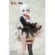Estatua de idol virtual con vestido negro y detalles dorados