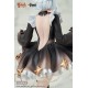 Estatua de idol virtual con vestido negro y detalles dorados