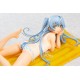 Estatua de Shishigaya Tohka en colchón inflable amarillo