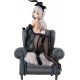 Estatua PVC Yi Ren Guan Bunny Ver. sobre sillón gris