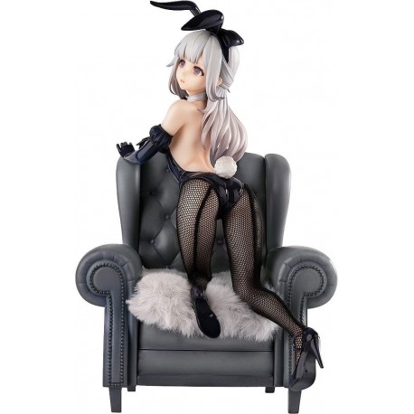 Estatua PVC Yi Ren Guan Bunny Ver. sobre sillón gris