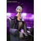 Estatua PVC Yi Ren Guan Bunny Ver. sobre sillón gris