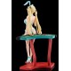 Estatua Regina Mercedes disfraz conejo 27 cm
