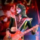 Statue de The Spaceman de Kiss avec guitare orange