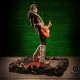 Statue de The Spaceman de Kiss avec guitare orange