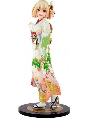 Estatua de Chisato Nishikigi en haregi de Lycoris Recoil